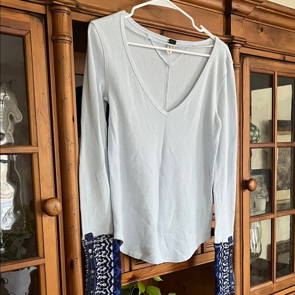 We The Free Tops - We The Free Long Sleeve V-Neck Top - Light Blue and Navy